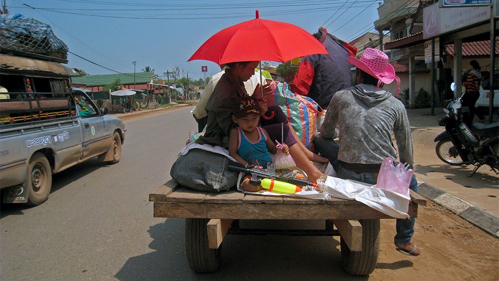 Giao thông kỳ lạ ở Lào